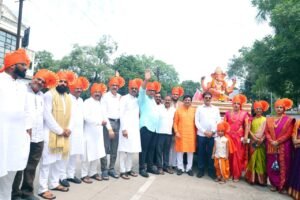 मनपा के मानद गणपति की शिवतीर्थ मैदान से भव्य शोभायात्रा; पारंपरिक वेशभूषा में पदाधिकारी व कर्मचारियों का उत्साह